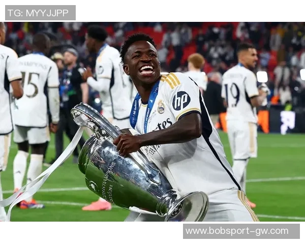 姆巴佩在社交媒体上祝贺维尼修斯获全场最佳称兄道弟心情愉悦 姆巴佩在社交媒体上祝贺维尼修斯获全场最佳称兄道弟心情愉悦