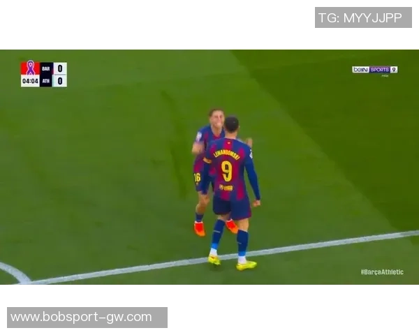 莱万连续两场西甲替补赛后不满率先离开诺坎普引发关注