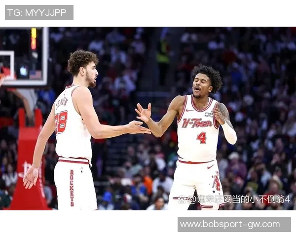 不忘老队友！申京晒与杰伦格林昔日同框照：生日快乐兄弟